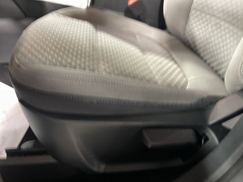 Used 2022 Ford Escape SE image 9