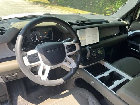 Used 2025 Land Rover Defender 110 X-Dynamic SE AWD/4WD image 6