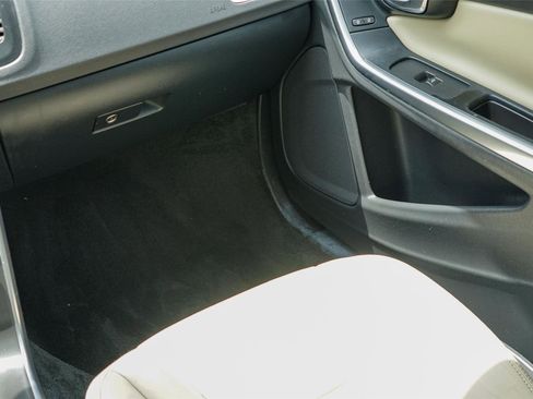 Used 2013 Volvo S60 T5 image 29