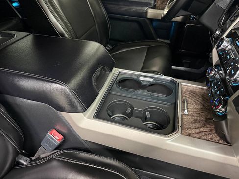 Used 2019 Ford F250 Lariat w/ Lariat Ultimate Package AWD/4WD image 33