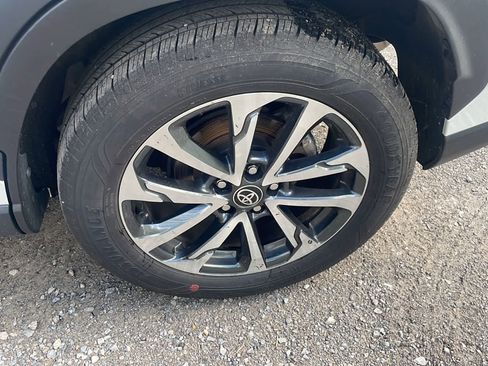 Used 2023 Toyota Corolla Cross XLE w/ Convenience Package image 23