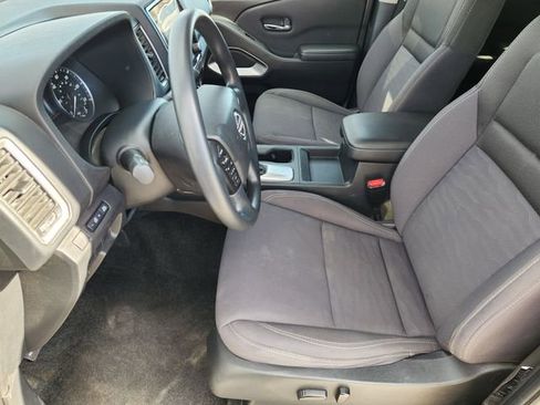 Used 2023 Nissan Frontier SV image 14