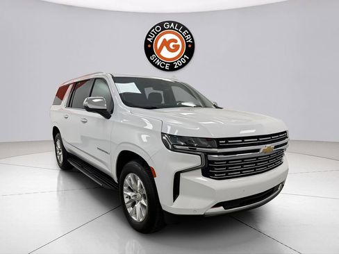 Used 2023 Chevrolet Suburban Premier RWD image 1