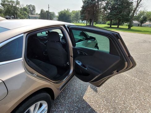 Used 2018 Chevrolet Malibu LT w/ Driver Confidence Package image 13
