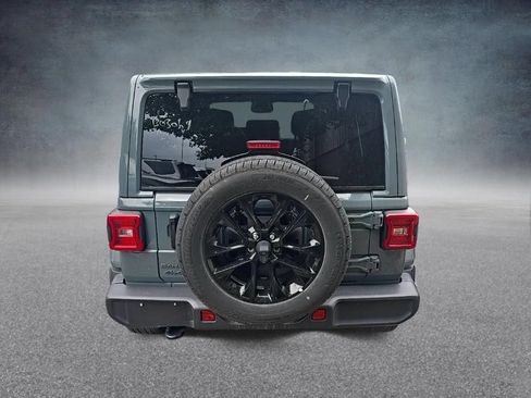 Used 2025 Jeep Wrangler Unlimited Sahara AWD/4WD image 8
