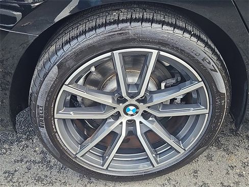 Used 2022 BMW 330i xDrive 330i xDrive w/ Driving Assistance Package image 9