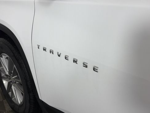 Used 2023 Chevrolet Traverse LT w/ Rear Camera Mirror Package AWD/4WD image 19