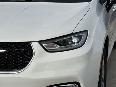 New 2026 Chrysler Pacifica Select image 8