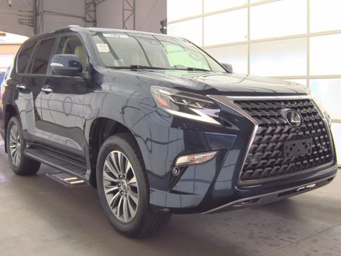 Used 2020 Lexus GX 460 Luxury w/ Accessory Package AWD/4WD image 3