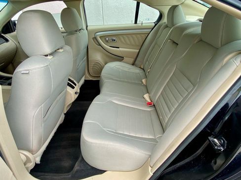 Used 2017 Ford Taurus SE FWD image 24