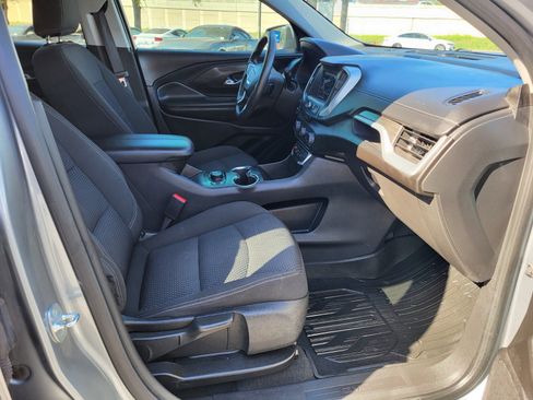 Used 2023 GMC Terrain SLE w/ Driver Convenience Package image 12