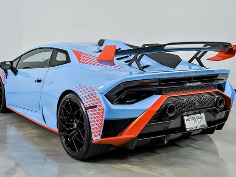 Used 2022 Lamborghini Huracan STO RWD image 10