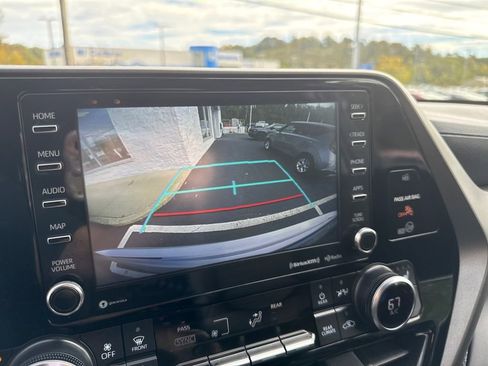 Used 2022 Toyota Highlander XLE image 20