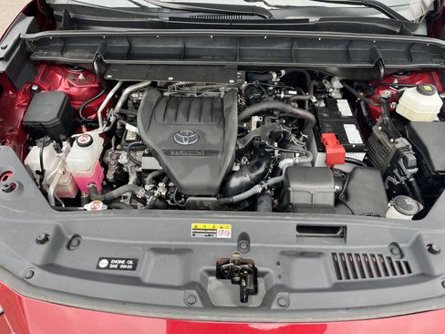 Used 2024 Toyota Highlander LE image 39