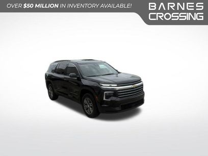 Used 2025 Chevrolet Traverse LT