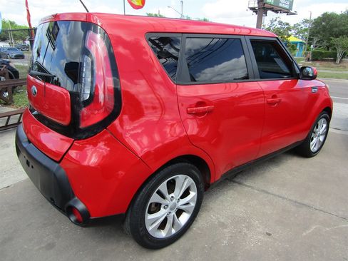 Used 2016 Kia Soul + image 4