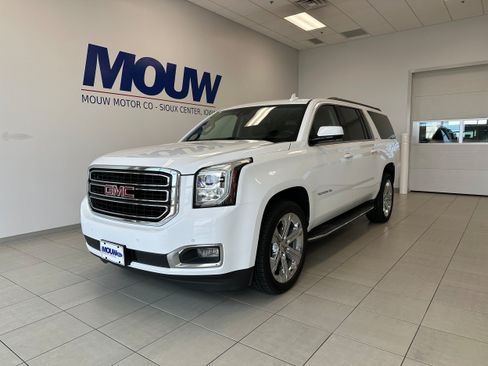 Used 2017 GMC Yukon XL SLT w/ Open Road Package AWD/4WD image 2