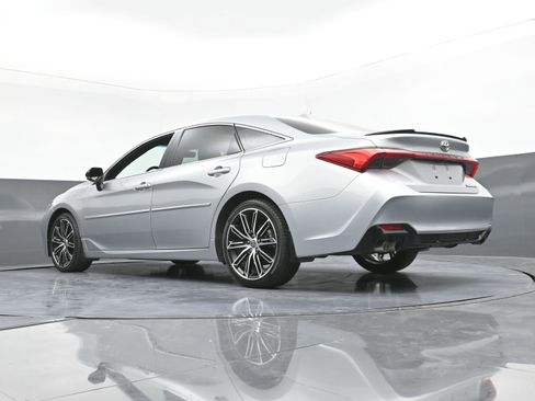 Used 2022 Toyota Avalon Touring image 32