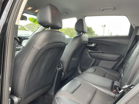 Certified 2022 Kia Niro EX image 14