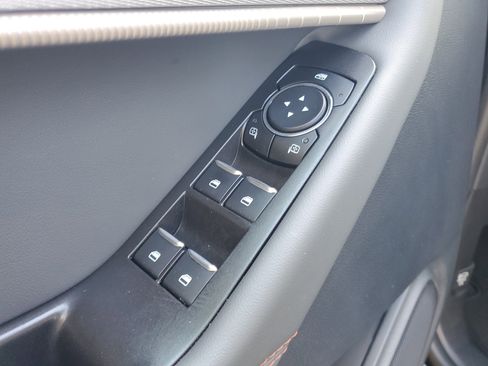Used 2025 Ford Explorer Active RWD image 16