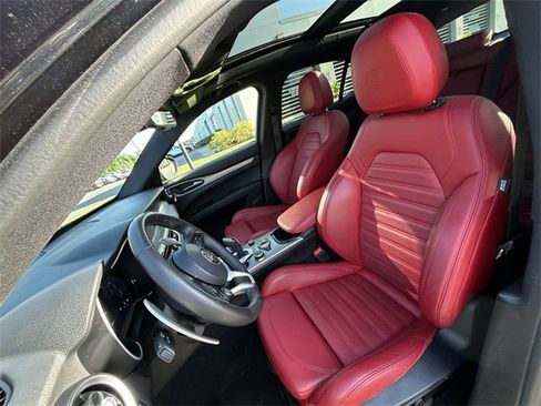 Used 2024 Alfa Romeo Stelvio Veloce image 15