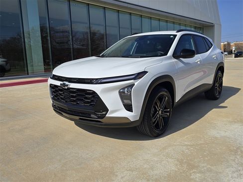 Used 2025 Chevrolet Trax ACTIV w/ Driver Confidence Package image 1