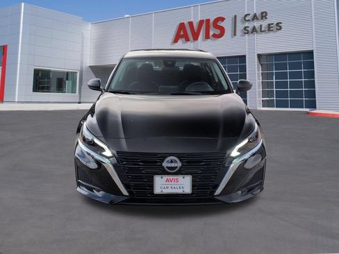 Used 2025 Nissan Altima 2.5 SV FWD image 2