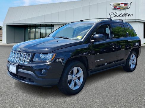 Used 2017 Jeep Compass Latitude AWD/4WD image 3