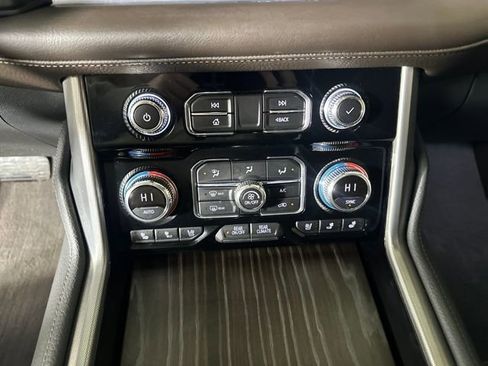 Used 2021 GMC Yukon XL Denali w/ Denali Premium Package image 23