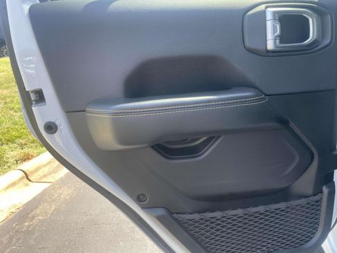 Used 2024 Jeep Wrangler Unlimited Sahara AWD/4WD image 13
