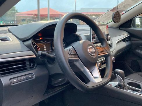 Used 2025 Nissan Altima 2.5 SV FWD image 8