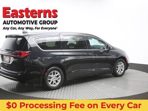 Used 2023 Chrysler Pacifica Touring-L FWD image 42