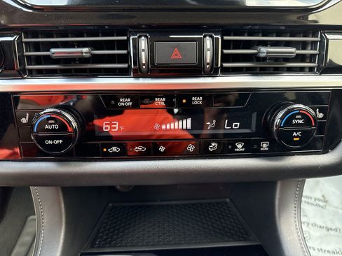 Used 2025 Nissan Pathfinder SV image 16