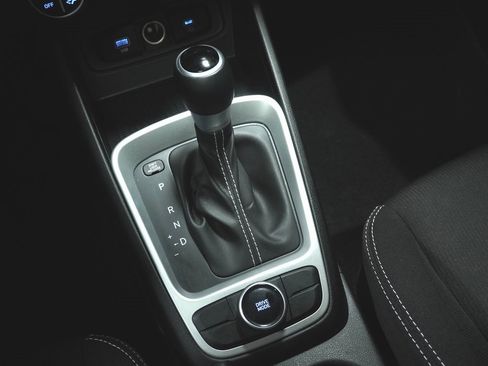 Certified 2023 Hyundai Venue SEL image 18