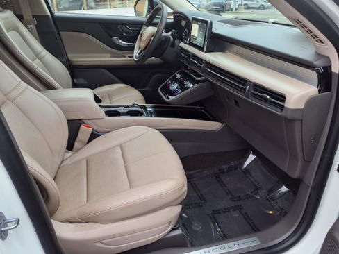 Certified 2022 Lincoln Corsair AWD w/ Premium Package image 10