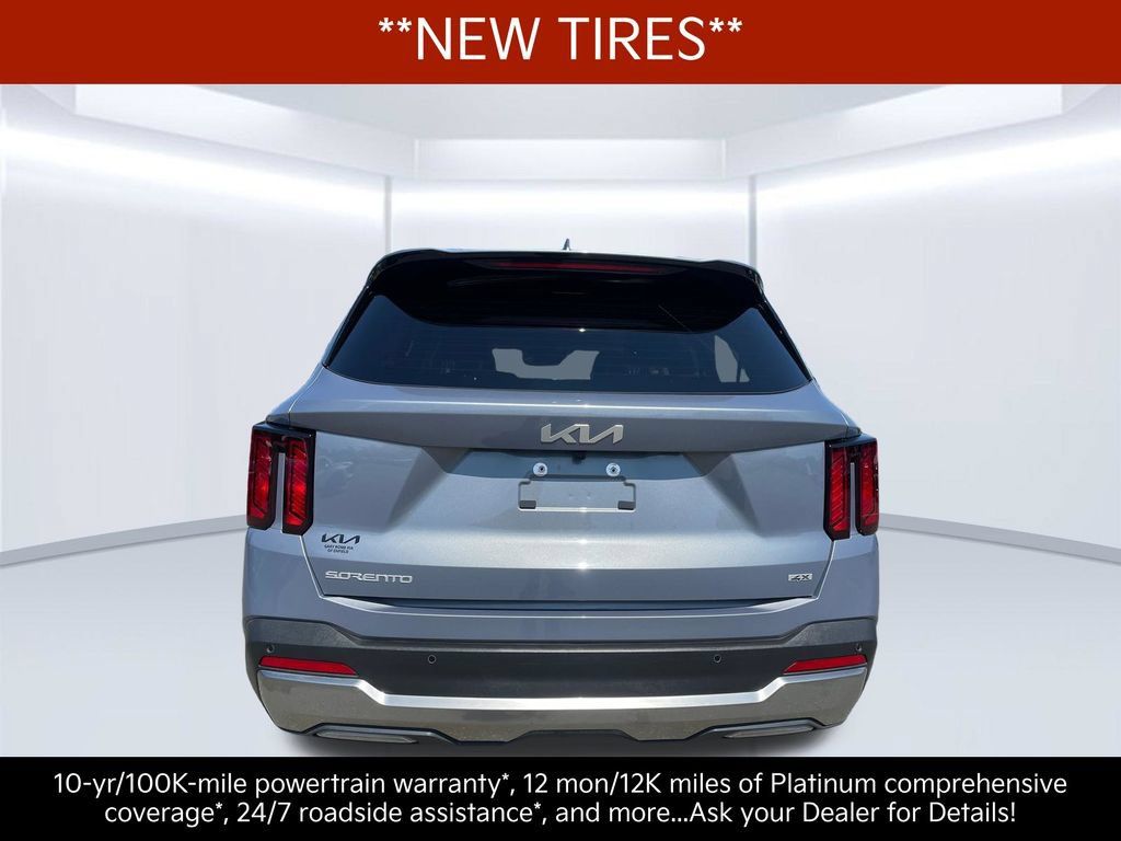 Certified 2025 Kia Sorento EX w/ Panoramic Sunroof Package AWD/4WD image 5