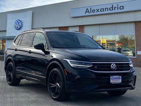 Certified 2024 Volkswagen Tiguan SE R-Line image 1
