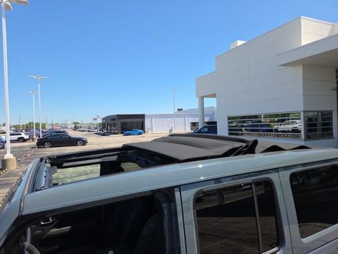 Used 2024 Jeep Wrangler Unlimited Sahara AWD/4WD image 16