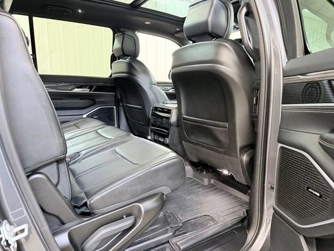 Used 2022 Jeep Wagoneer Series II w/ Premium Group I AWD/4WD image 37
