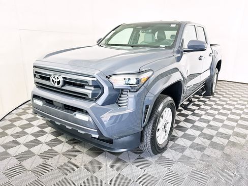 Used 2025 Toyota Tacoma SR5 AWD/4WD image 7