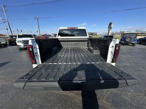 Used 2024 GMC Sierra 2500 AT4 image 22