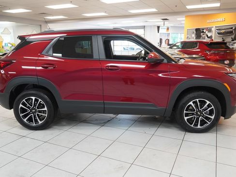 Used 2024 Chevrolet TrailBlazer LT AWD/4WD image 11