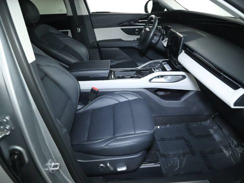 Used 2025 Lincoln Nautilus Premier AWD/4WD image 33