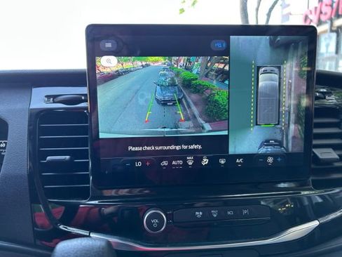 Used 2023 Ford Transit 350 XLT image 15