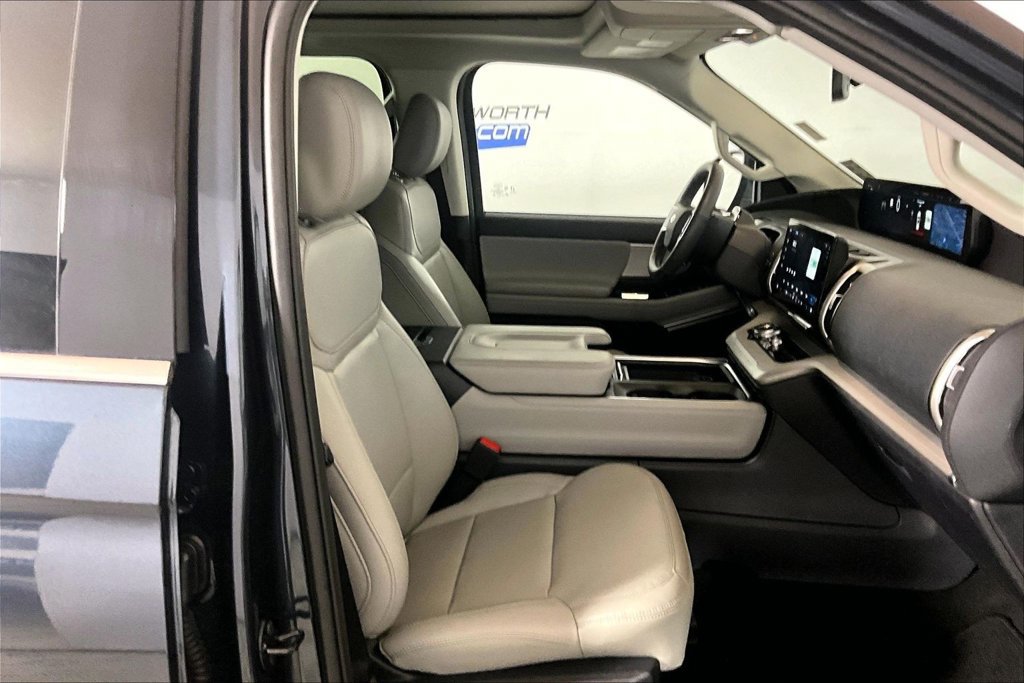Used 2026 Ford Expedition Active RWD image 6