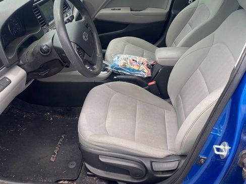 Used 2017 Hyundai Elantra SE FWD image 4