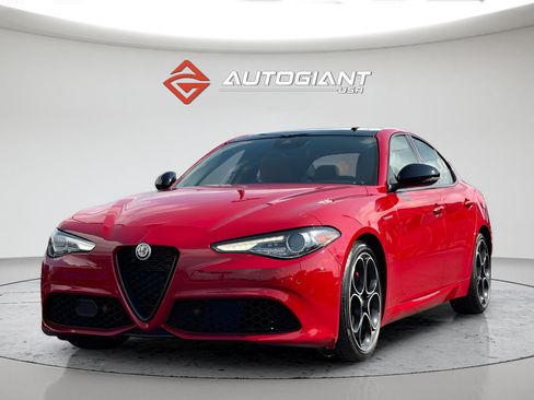 Used 2023 Alfa Romeo Giulia Veloce RWD image 13
