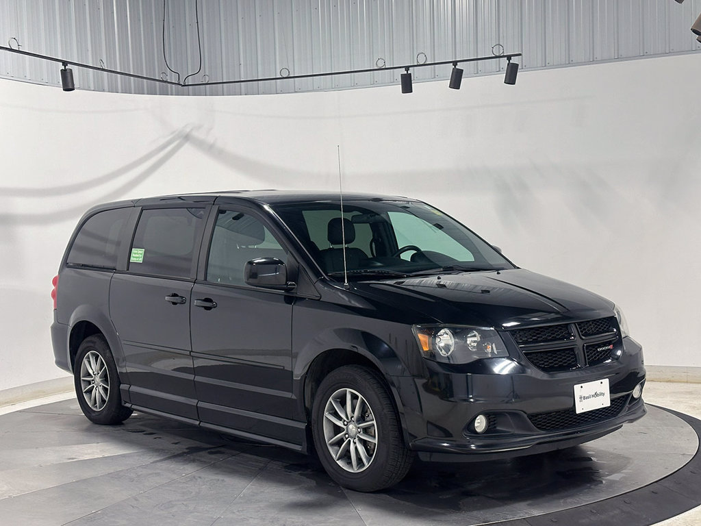 Used 2014 Dodge Grand Caravan R/T w/ Trailer Tow Group FWD image 3