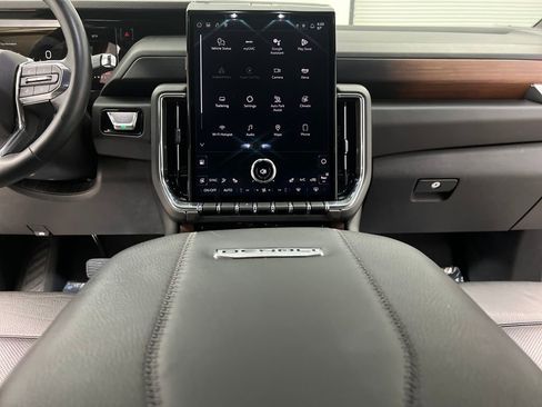 Used 2025 GMC Yukon Denali image 44