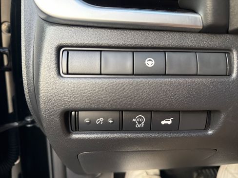 Used 2023 Nissan Rogue SL w/ SL Premium Package image 24